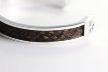 Load image into Gallery viewer, Silver Horse Hair Plate Bracelet